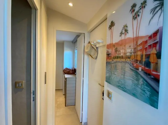 Vue A Gigaro, Apartment